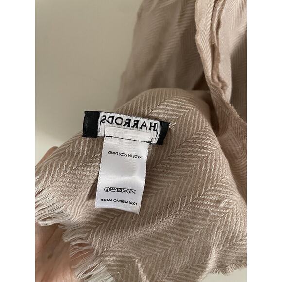 Harrods of London Scarf 100% Merino Wool Soft Long Light Brown Cream - Picture 6 of 8